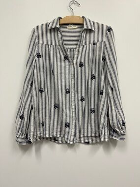 Maison Hotel   White Striped Button-Down Blouse with Navy Floral Embroidery
